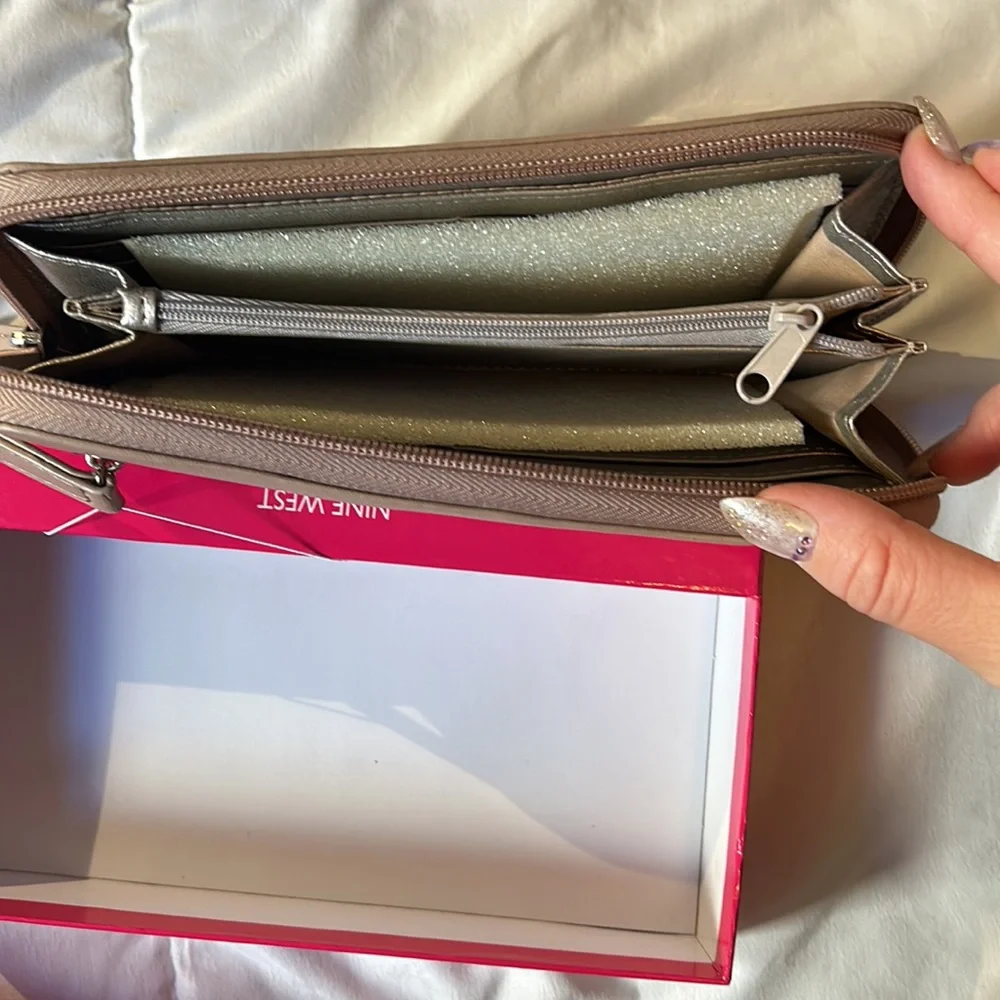 Wallet - Picture 5 of 5